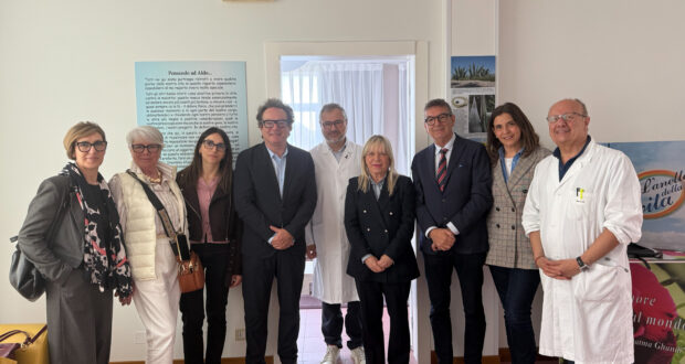 Donazione poltrone-letto Hospice San Severino